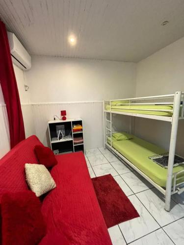Appartement charmant à Rivière-Pilote avec piscine privée - image 2