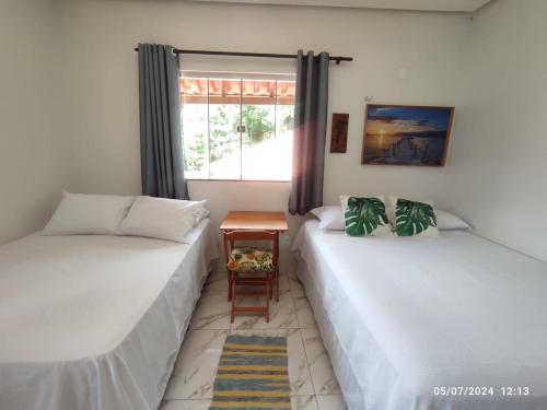 1 queen bed, 1 double bed