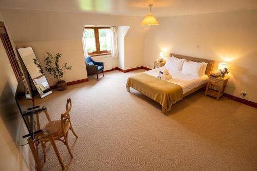 1 queen bed, 2 twin beds