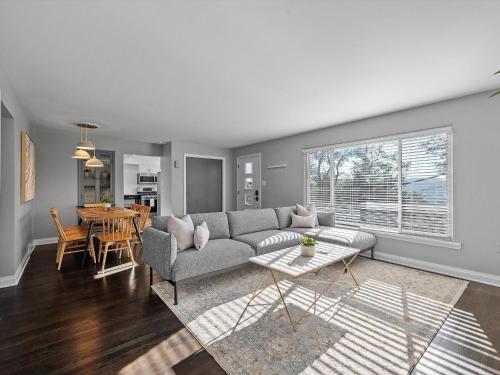 Stylish and Bright 3Bd Home, Amazing Deck, Game Room, Free Parking