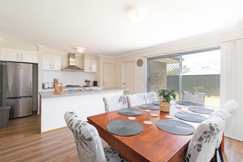 Faciliteiten, Family Home For A Fiesta in Elizabeth