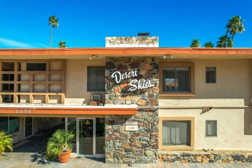 Charming Desert Skies Oasis - A Ryson Property in Palm Springs, USA