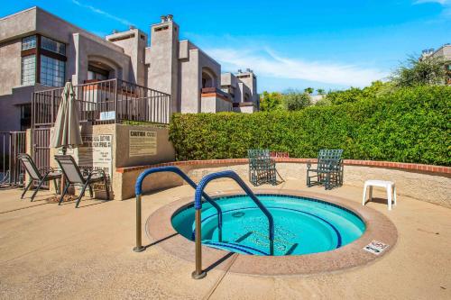 Palm Springs Getaway - A Ryson Property - Tap to explore photos