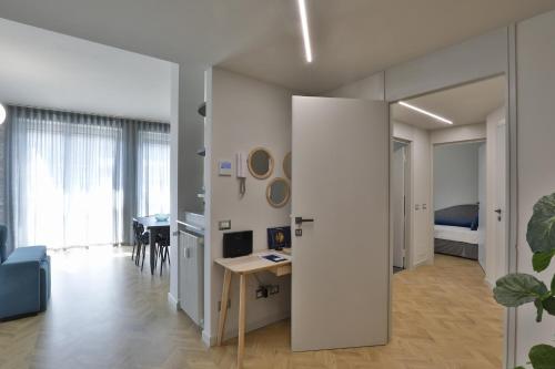 Como Lake Suites - main image