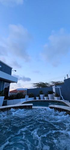สระว่ายน้ำ, Your private paradise close by the beach! in บูคูรุย
