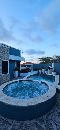สระว่ายน้ำ, Your private paradise close by the beach! in บูคูรุย