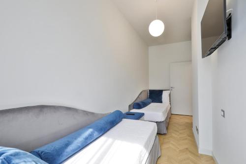 Three-Bedroom Apartment with Lake View image 10
