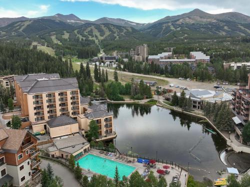 NEW! Marriott Slope View Ski in Ski out Luxury Studio Sleeps 4 Full kitchen, Amenities & Fee Parking, Breckenridge
