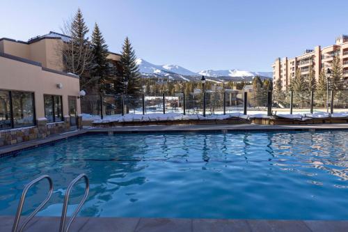 Vistas, NEW! Marriott Slope View Ski in Ski out Luxury Studio Sleeps 4 Full kitchen, Amenities & Fee Parking in Breckenridge (CO)
