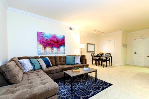 Stylish and Spacious 2 BR Central Location in Los Angeles, USA