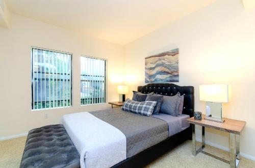 Stylish and Spacious 2 BR Central Location in Los Angeles, USA