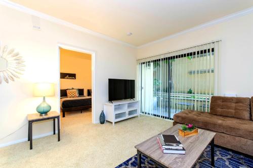 Stylish and Spacious 2 BR Central Location in Los Angeles, USA