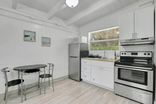 Charming 1BR Hideaway in Fort Lauderdale thumb 4