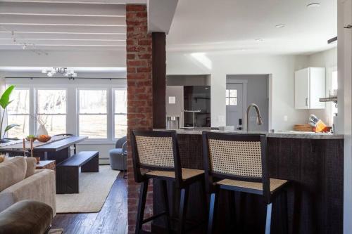 Peaceful and Stylish Upstate Home in Accord, USA