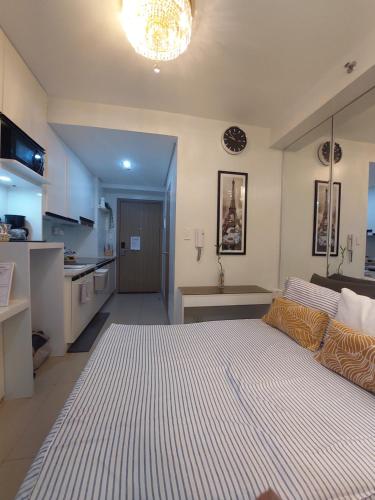 Overnight @ Shakhbot's, Manila (zdjęcie 8)