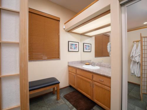 Apartment with Sea View room in Aloha Aku Bamboo2 Suite - A Serene Retreat by the Shore