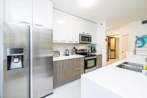 Luxury 3 Bds in Aventura Yacht club in Aventura, USA