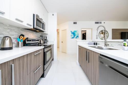 Luxury 3 Bds in Aventura Yacht club in Aventura, USA