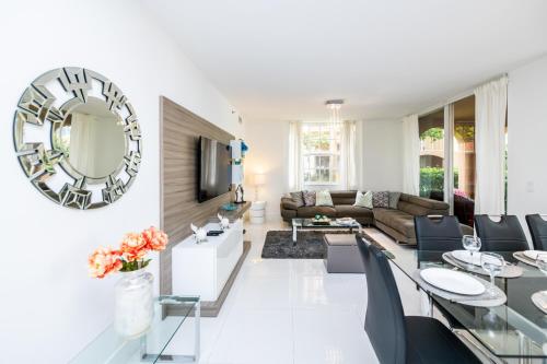 Luxury 3 Bds in Aventura Yacht club in Aventura, USA