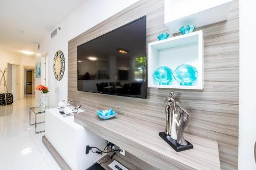 Luxury 3 Bds in Aventura Yacht club in Aventura, USA