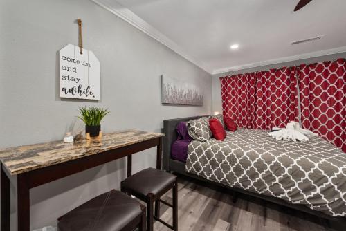 Urban Retreat 1BR with Free Park in Houston, USA