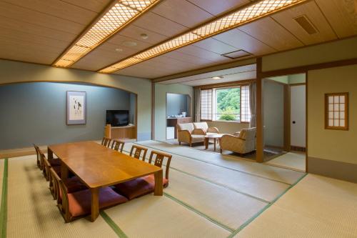 Japanese-Style Room - Smoking