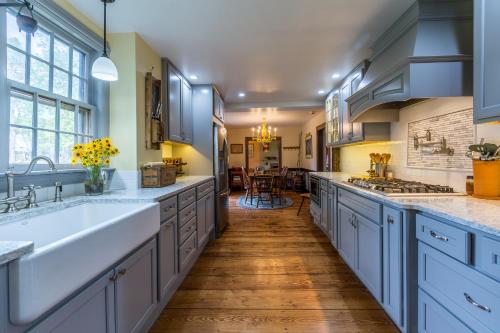 Fireplace, Ski-Okemo, Apple Trees, Piano, Amazing Views, Firepit, Priory, Pool, Fields, Theatre!, Weston (zdjęcie 5)