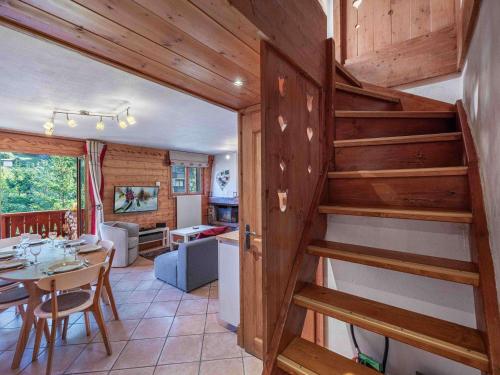 Appartement spacieux proche pistes avec piscine et parking - FR-1-566-71 in Meribel