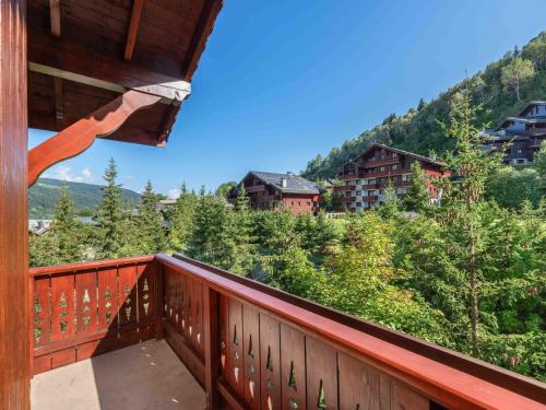 Appartement spacieux proche pistes avec piscine et parking - FR-1-566-71 in Meribel