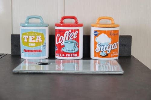 Chic, spacious & fun coastal retreat - family friendly - 3 min walk to beach Chic, spacious & fun coastal retreat - family friendly - 3 min walk to beach