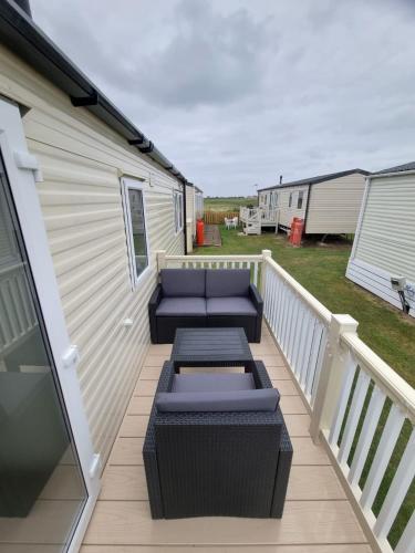 Chic, spacious & fun coastal retreat - family friendly - 3 min walk to beach Chic, spacious & fun coastal retreat - family friendly - 3 min walk to beach