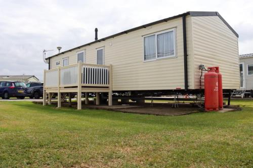 Chic, spacious & fun coastal retreat - family friendly - 3 min walk to beach Chic, spacious & fun coastal retreat - family friendly - 3 min walk to beach