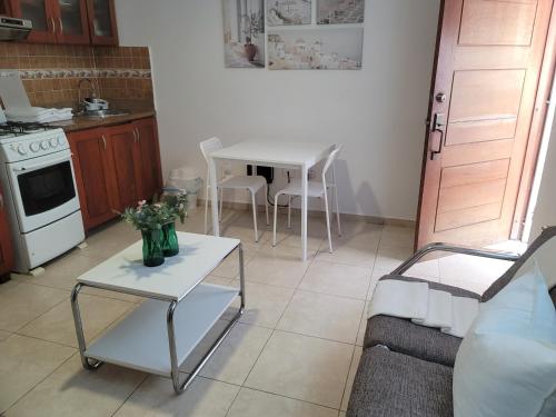 One-Bedroom Apartment image 3