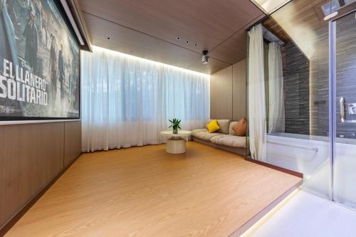 Japanese Tatami Twin Room with Projection Room image 2