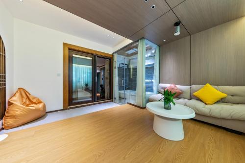 European Style Twin Room with Projection Room image 6