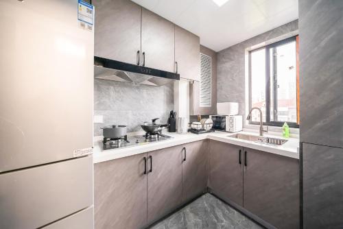 Shanghai Lemon Deluxe Room 南京西路步行街 Shanghai Lemon Deluxe Room 南京西路步行街