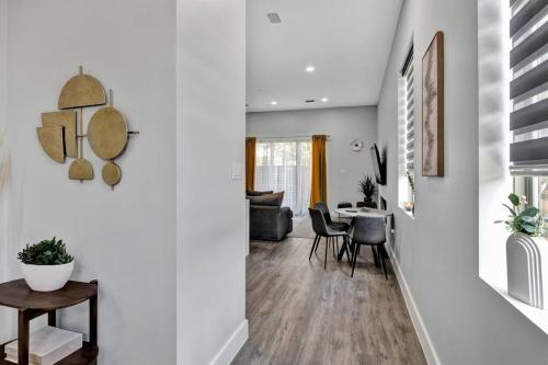 Charming 3-Bedroom Home l 5 mins to AA Arena in Dallas, USA