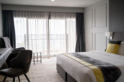 Standard King Room (Free Return Airport Transfer & 10% discount on Food & Beverage) image 4