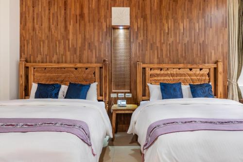 Quadruple Room with Bath image 3
