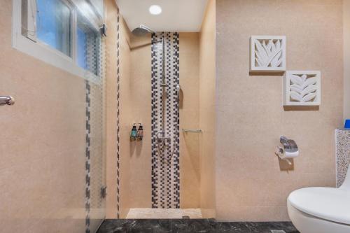 Quadruple Room with Bath image 9