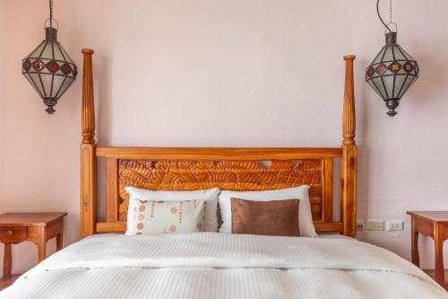 Double Room with Balcony image 6