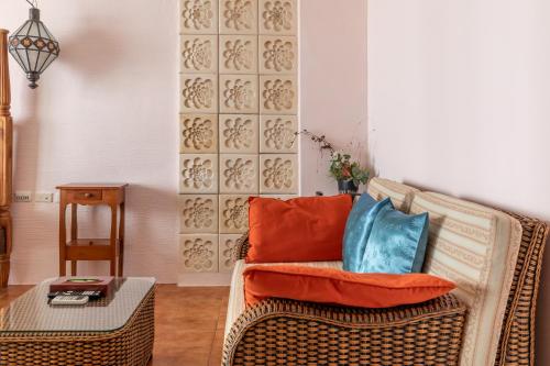 Double Room with Balcony image 5