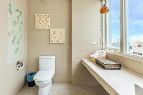 Deluxe Double Room with Balcony and Sea View image 8