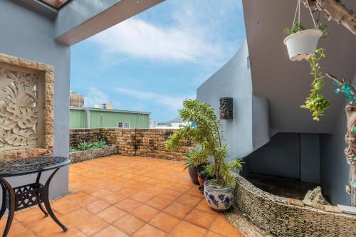 Deluxe Double Room with Balcony and Sea View image 3
