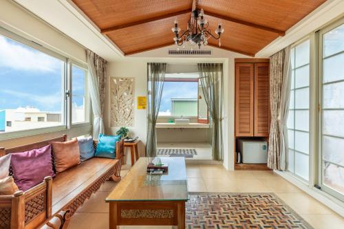 Deluxe Double Room with Balcony and Sea View image 10