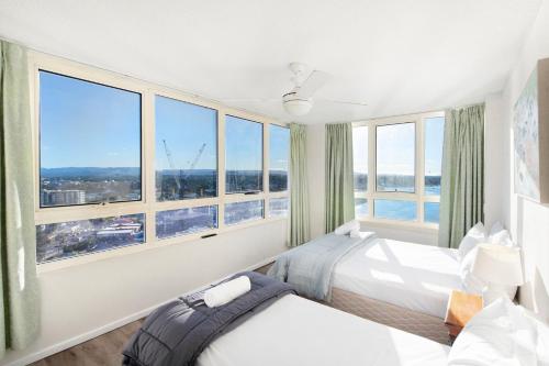 Spacious 3 Bedroom Apartment in Surfers Paradise - CoastHM - image 5