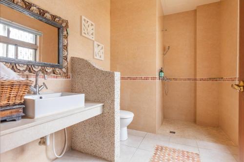 Standard Quadruple Room image 3