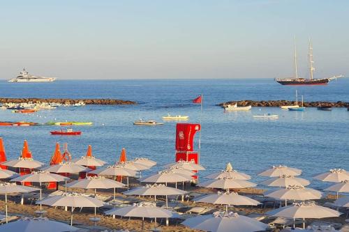 La Rosa dei Venti a 150 mt dall'Ospedale Pediatrico, a 200 mt dal mare ad a 30 minuti dalla Stazione San Pietro