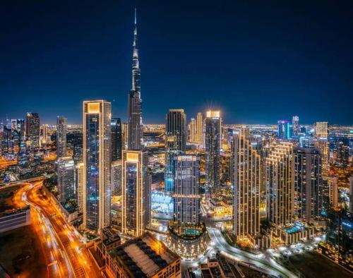 5 Star Apartment with Burj View Infinity Pool and Gym Spa, Dubai