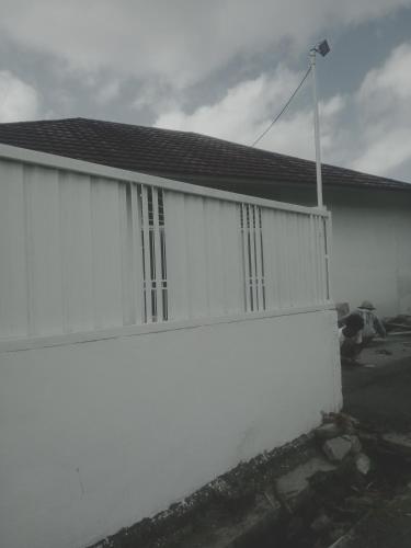 Rumah Putih Edi in Praya